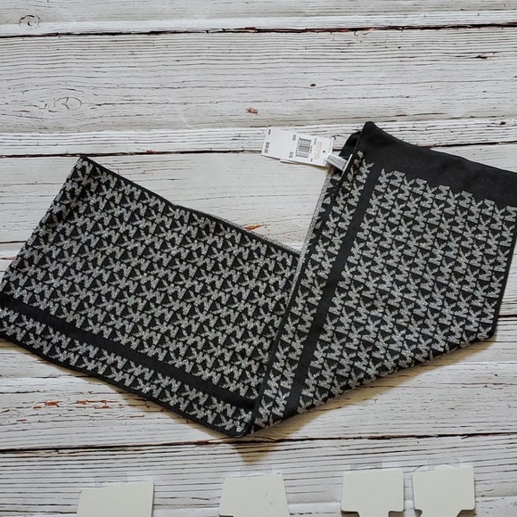 🆕️ MICHAEL KORS WOMENS DARK GRAY SCARF 🧣 - Picture 2 of 8